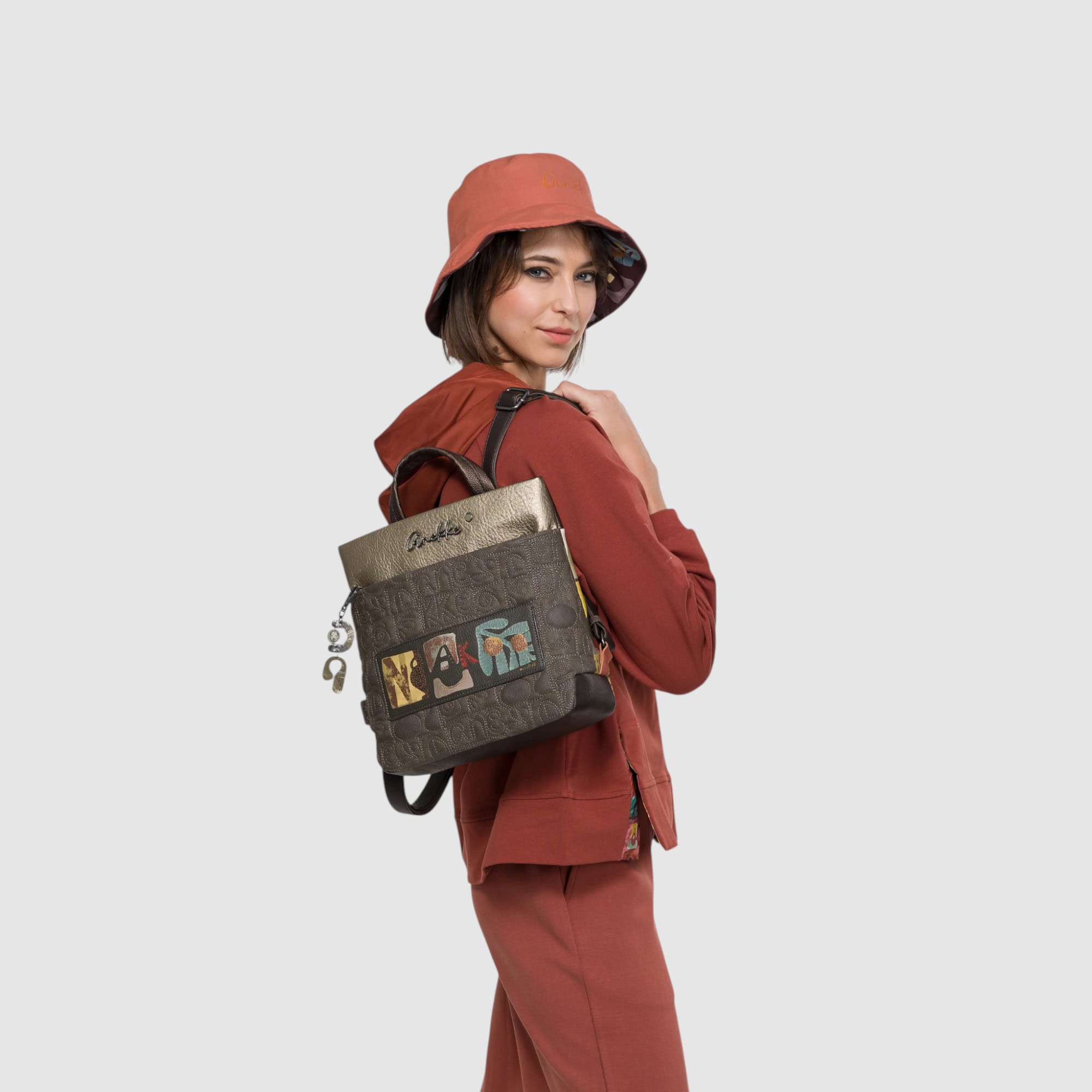 Rucsac damă Anekke Amphora, design artistic și elegant, perfect pentru stilul practic și sofisticat.