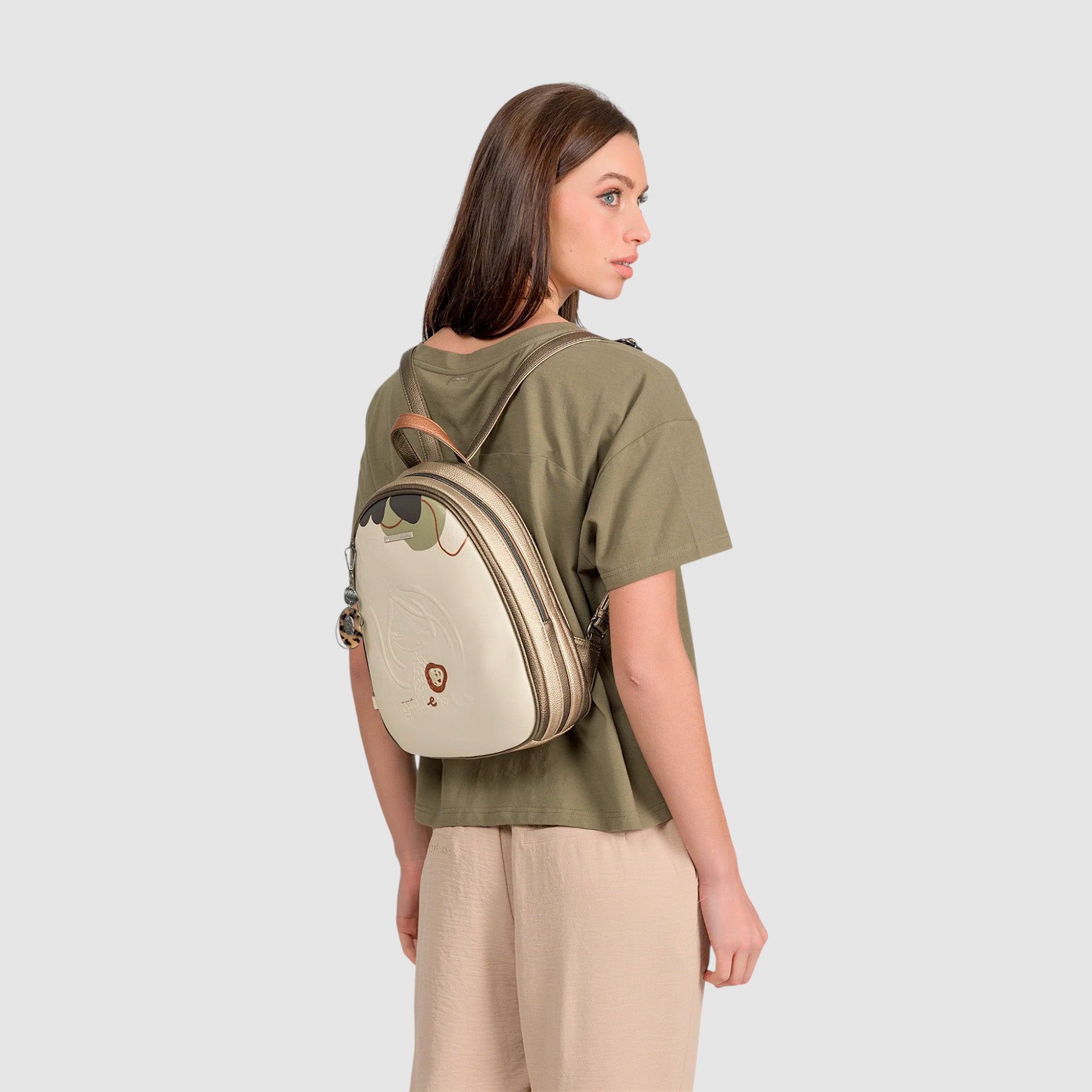 Rucsac damă Anekke Gaia cu design artistic și funcționalitate practică, perfect pentru stil și confo.