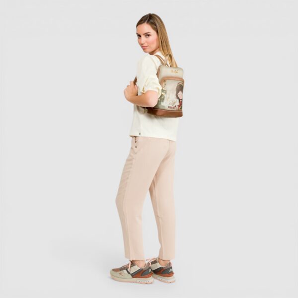 Rucsac damă Anekke Muse cu design artistic și funcționalitate practică.