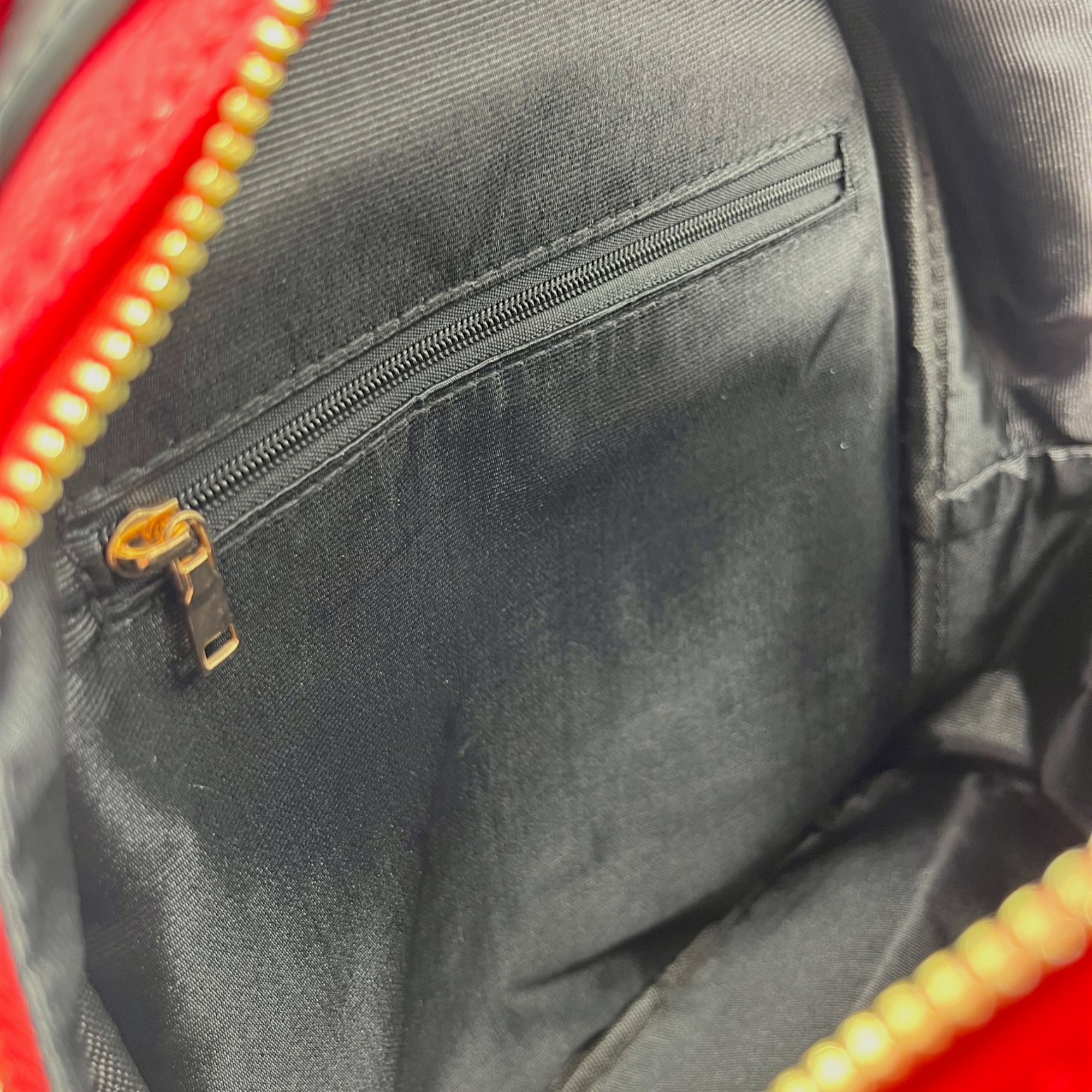 Rucsac damă Kassandra&Co KSA70111-Red – design modern și eleganță practică (1) Rucsac damă Kassandra&Co KSA70111-Red – design modern și eleganță practică