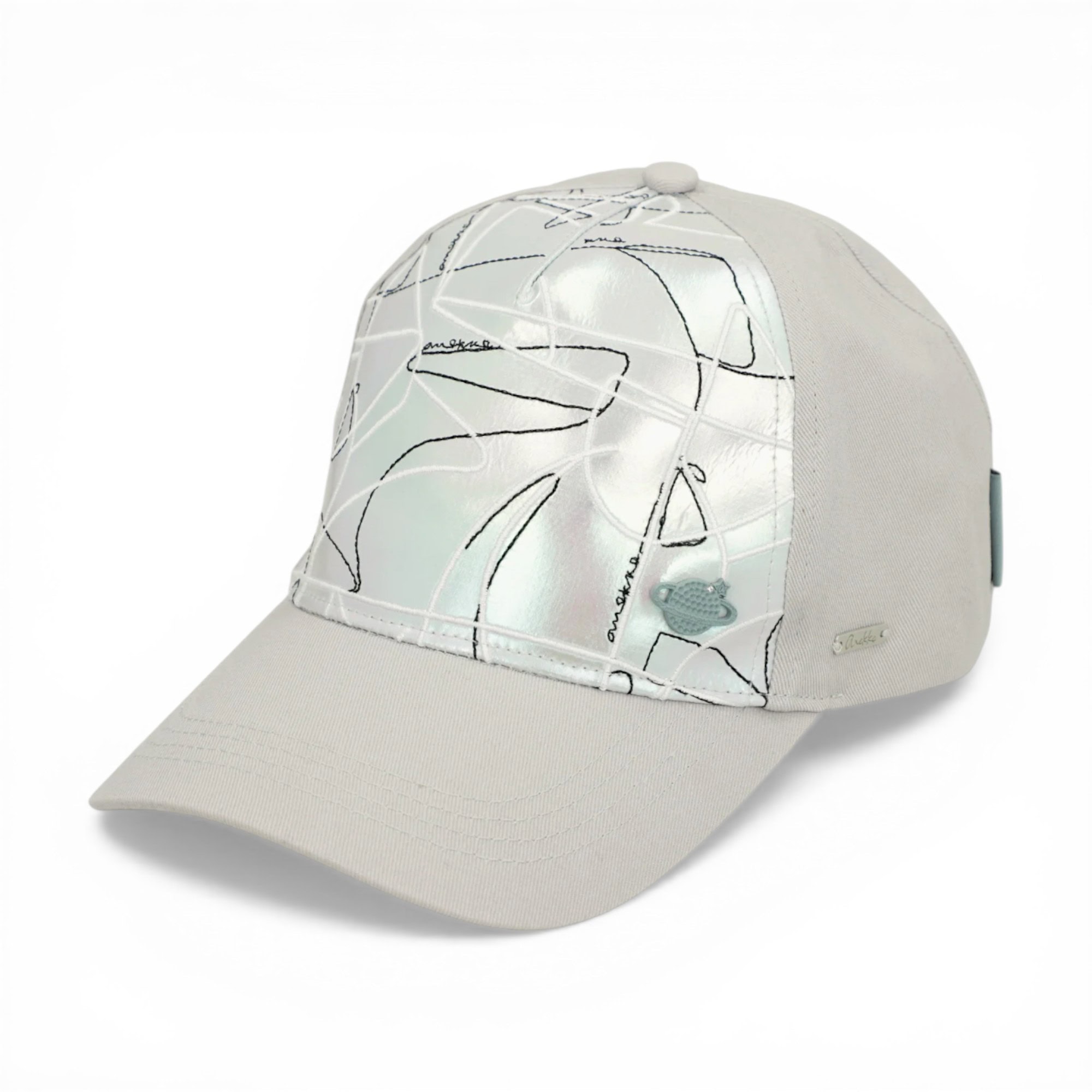 Caschetă damă Anekke Olympia cu accente moderne și stil minimalist.