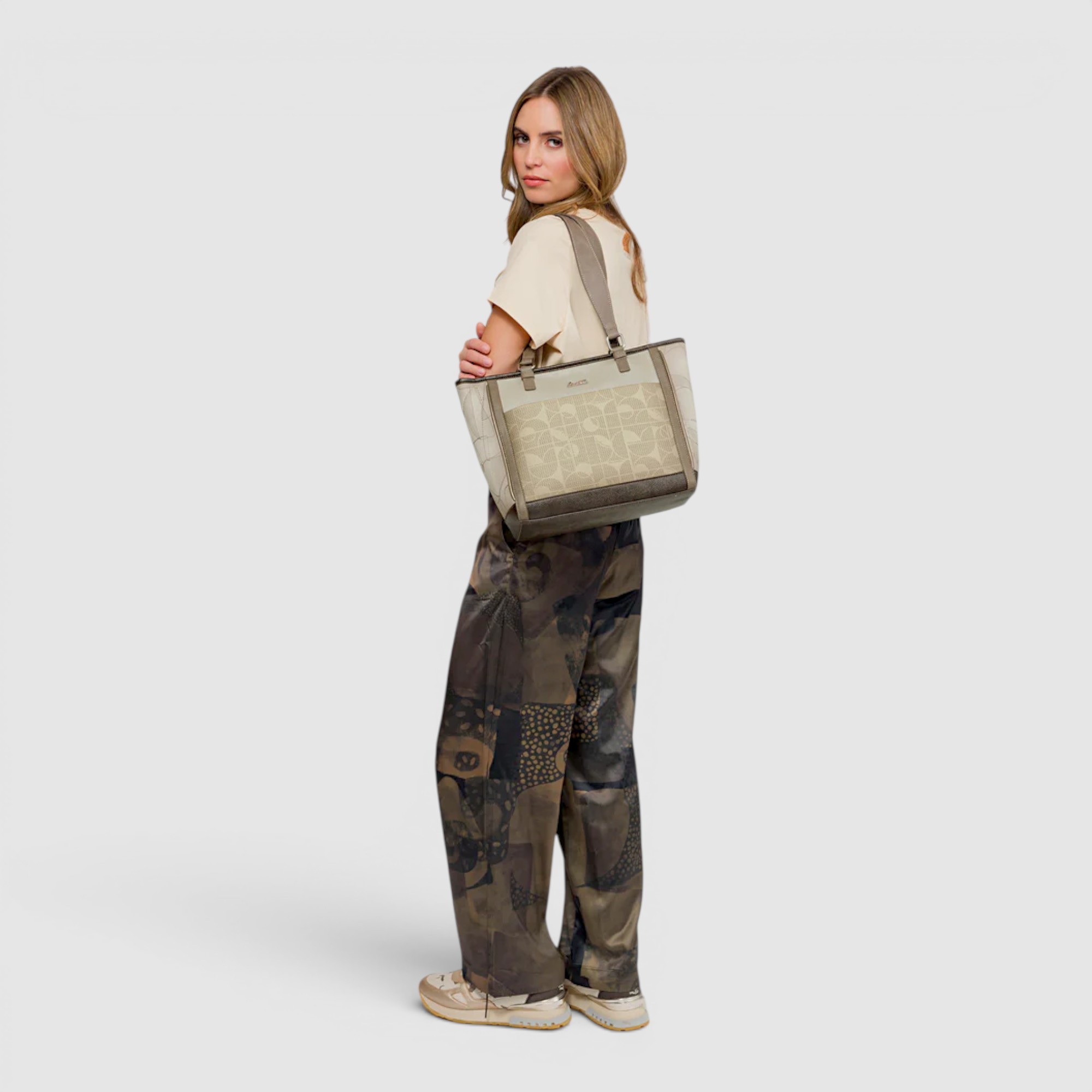 Geantă damă Anekke Auralis 42812-047 – tote elegant cu design artistic și compartimentare practică