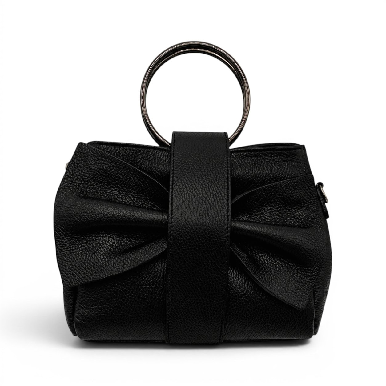 Geantă de mână din piele neagră, cu design plisat și mâner metalic, perfectă pentru evenimente elega.