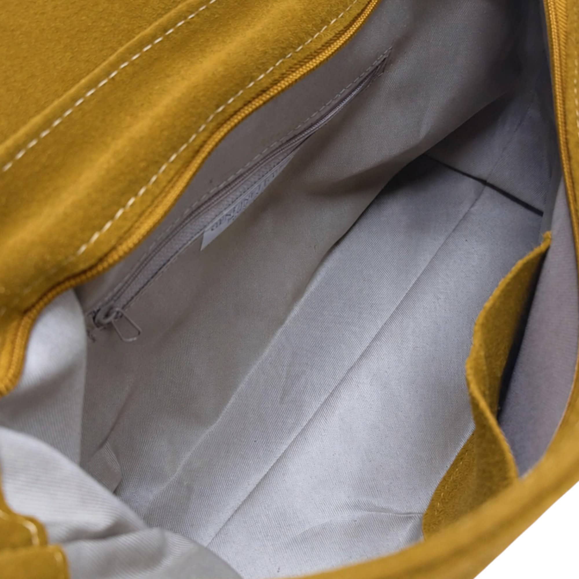 Rucsac EVoStyle pentru laptop și accesorii, design modern și spațios, ideal pentru călătorii și util.