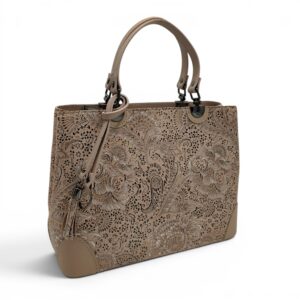 Geantă damă din piele cu model floral gravat, elegantă și practică pentru orice ocazie.