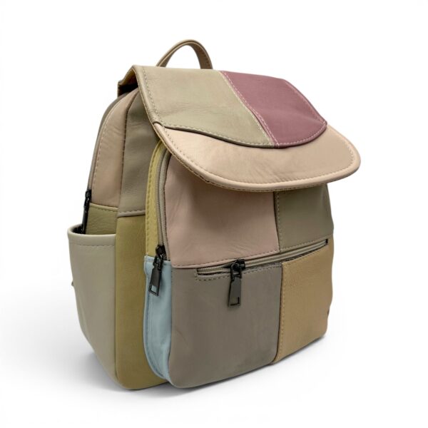 Rucsac casual din materiale ecologice, ideal pentru școală și excursii. Design colorat și funcțional.