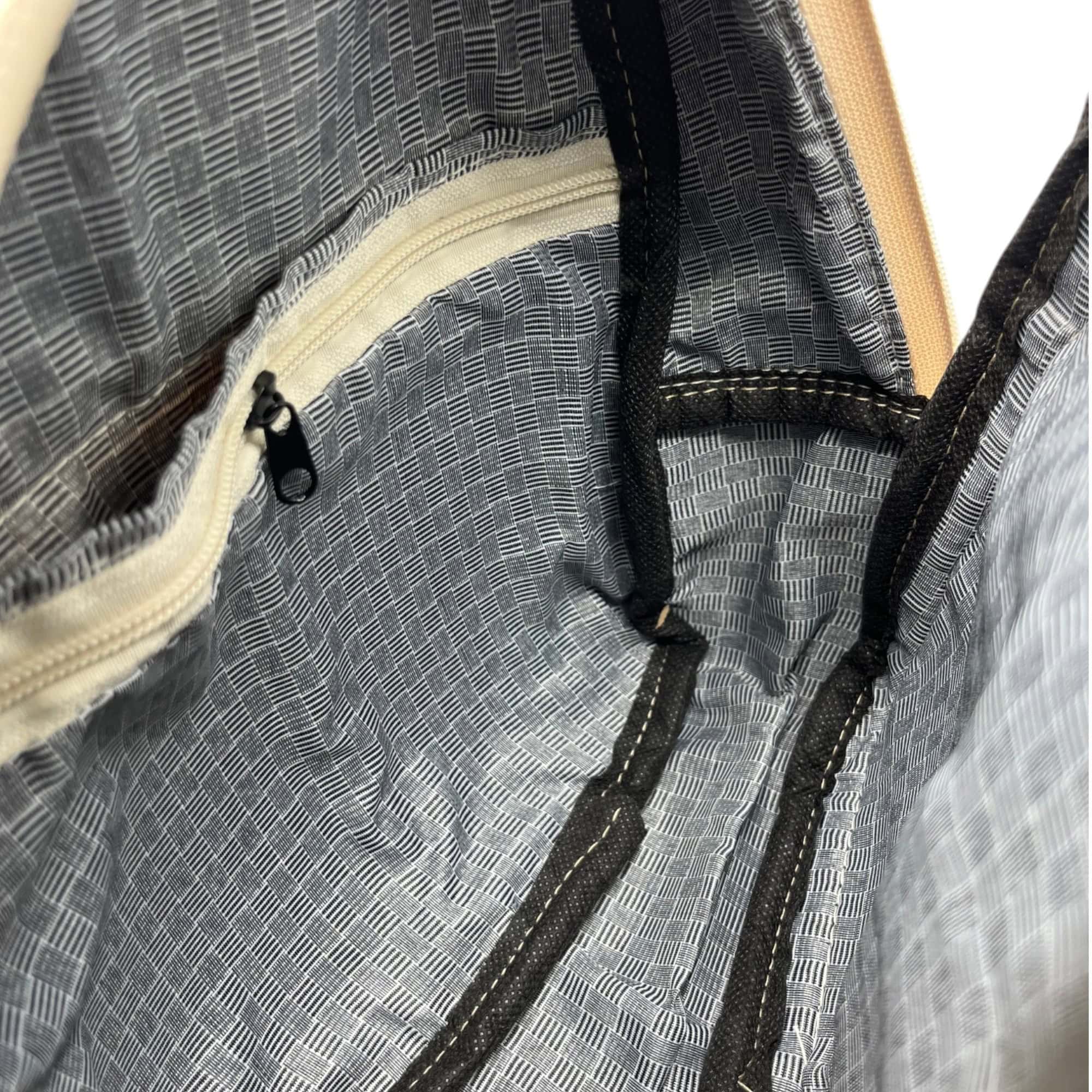 Rucsac sportiv EVoStyle cu compartiment principal și buzunar frontal Rucsac EVoStyle pentru activități sportive și excursii, cu compartiment spațios și buzunar frontal p.