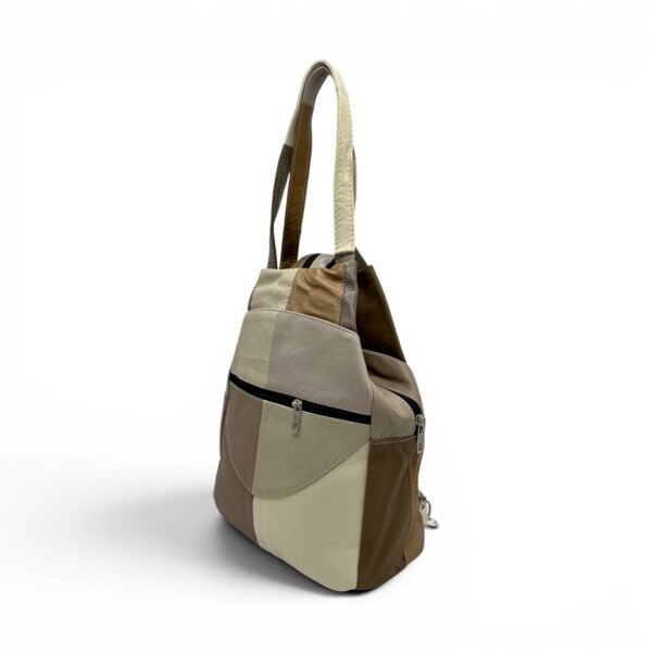 Geantă de umăr eco-friendly din materiale reciclate, ideală pentru stilul urban și sustenabil.