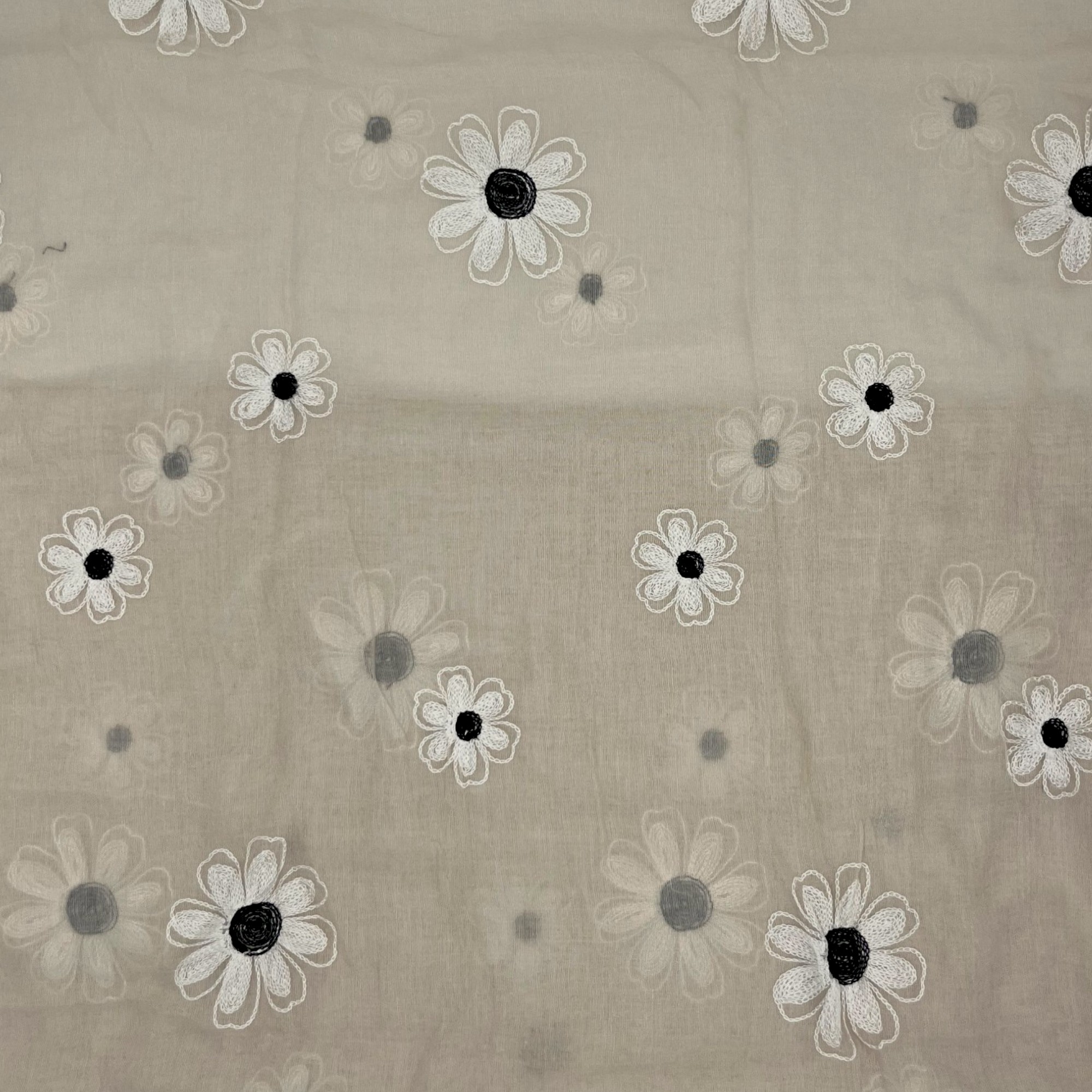 Eșarfă damă Soft Petals S161-3 – bej nisipiu cu flori brodate, 180 × 70 cm, Cutie Cadou