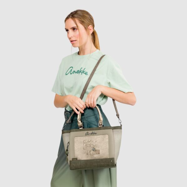 Geantă de umăr pentru femei, accesoriu de modă casual, perfect pentru ținute everyday, de la EVoStyl.