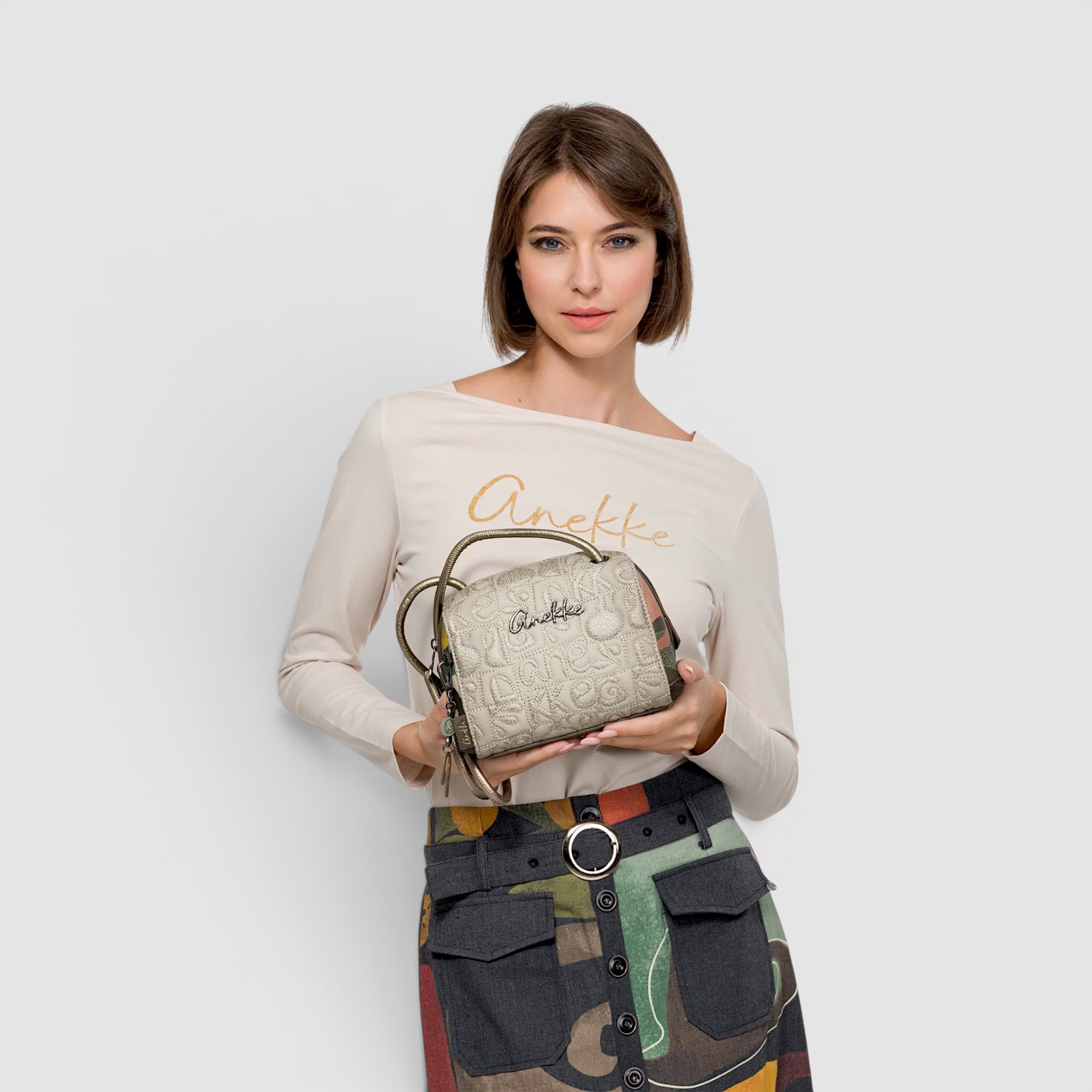 Geantă de damă elegantă și modernă, perfectă pentru accesorii și stil casual, de la EVoStyle.