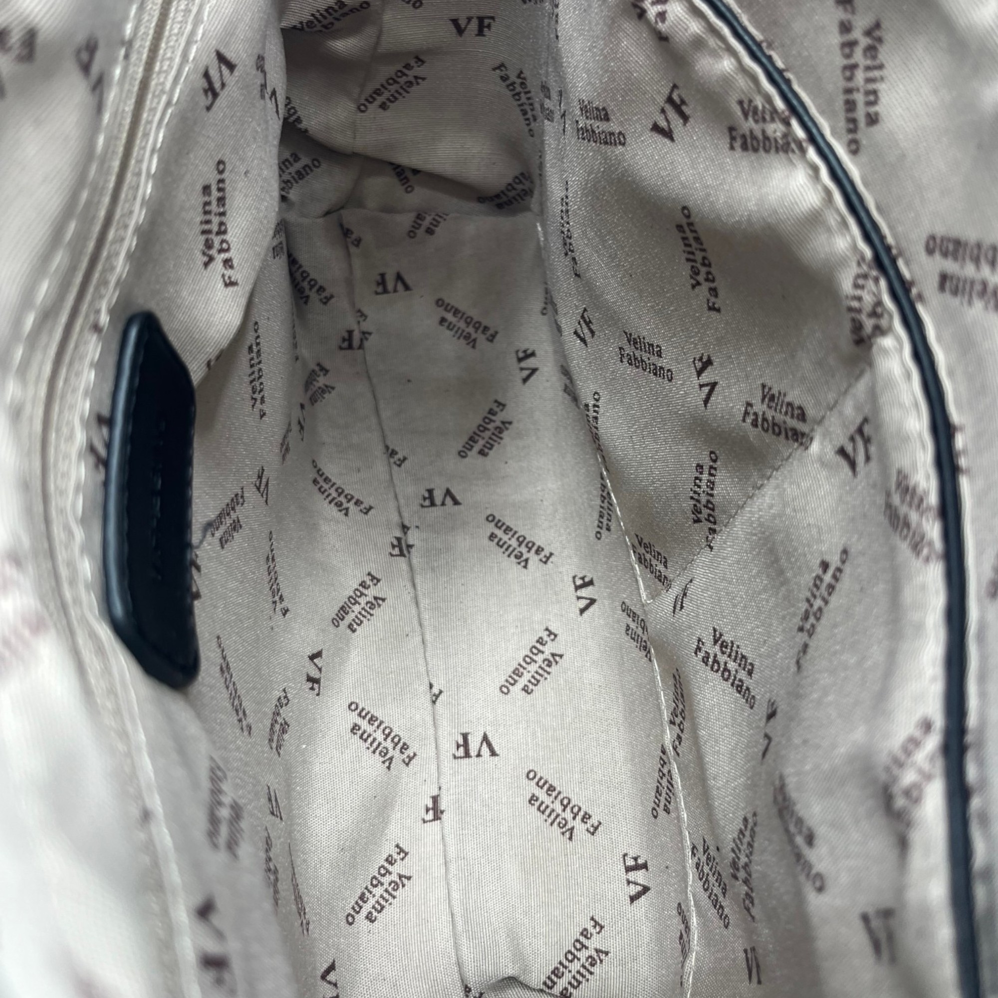Geantă damă Velina Fabbiano VF25S-549 neagră - geantă de umăr & crossbody, 26 × 9 × 22 cm