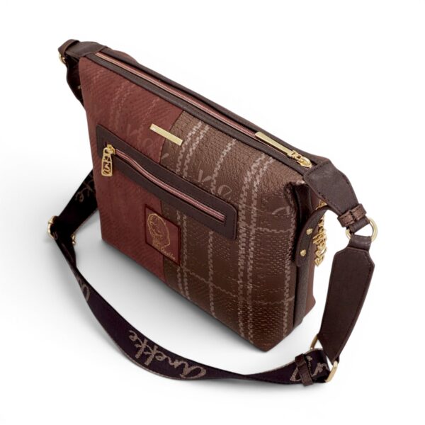 Geantă damă Anekke Essence 43643-249 Burgundy – crossbody mare cu buzunare frontale, 29 × 24 × 10 cm