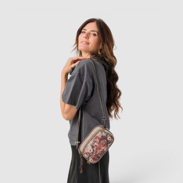 Geantă damă Anekke Essence 43653-445 – crossbody mică cu 3 compartimente, 20 × 15 × 6 cm