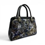 Geantă de mână și crossbody cu motive florale aurii, design elegant.