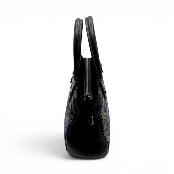 Geantă de mână și crossbody cu motive florale aurii, design elegant.