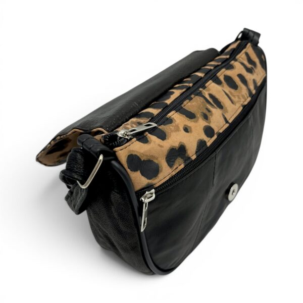 Geantă damă mini neagră cu clapetă animal print leopard.