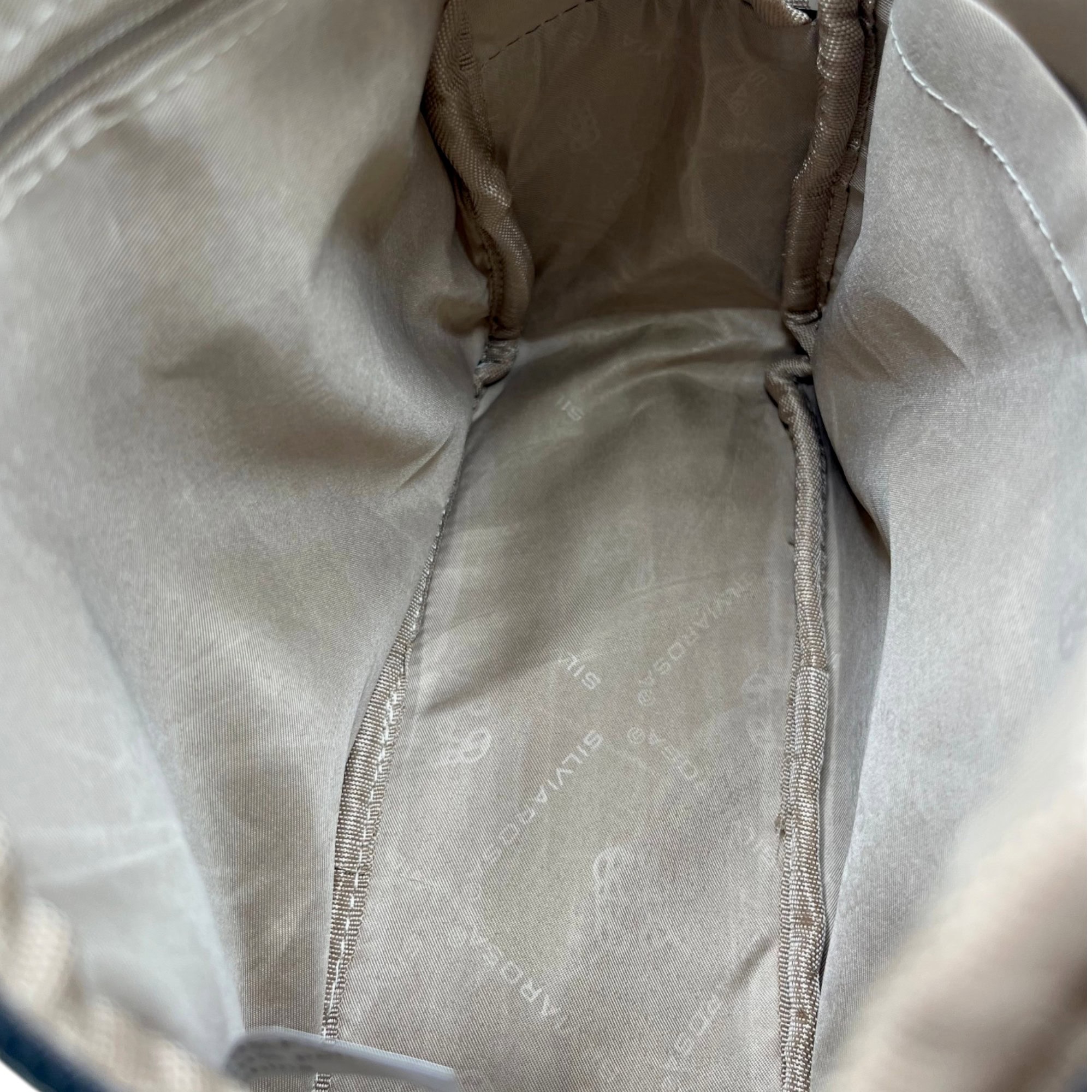 Interior rucsac damă Silvia Rosa Beige cu design floral și stil casual.