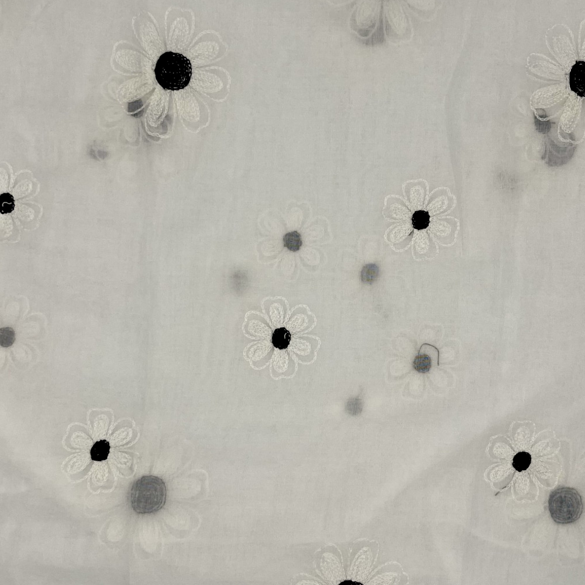 Eșarfă damă Soft Petals S161-5 – alb ivoire cu flori brodate, bumbac și vâscoză, 180 × 70 cm, cutie cadou