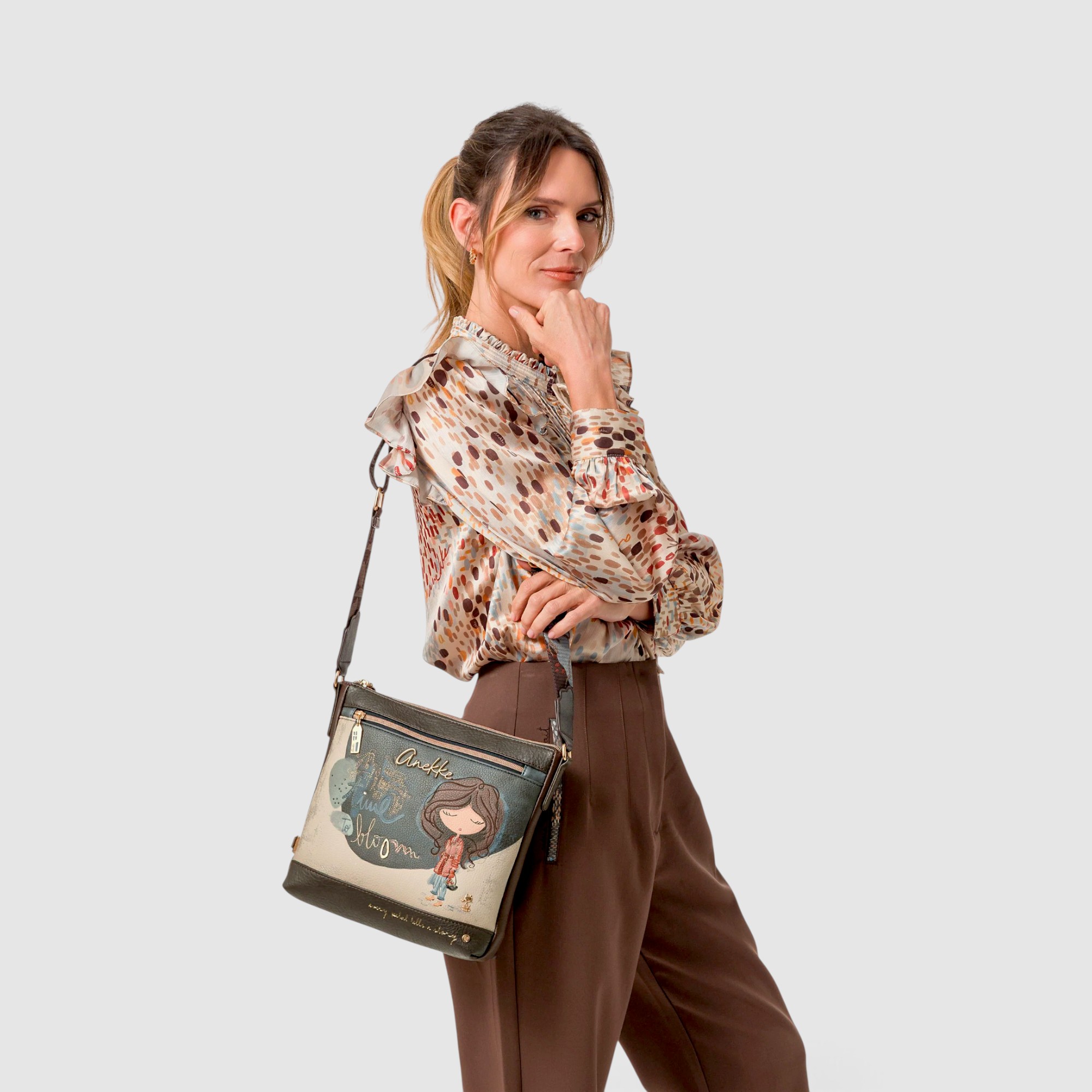 Geantă damă Anekke Tulip 43703-069 – crossbody medie cu buzunare, 27 × 27 × 8 cm