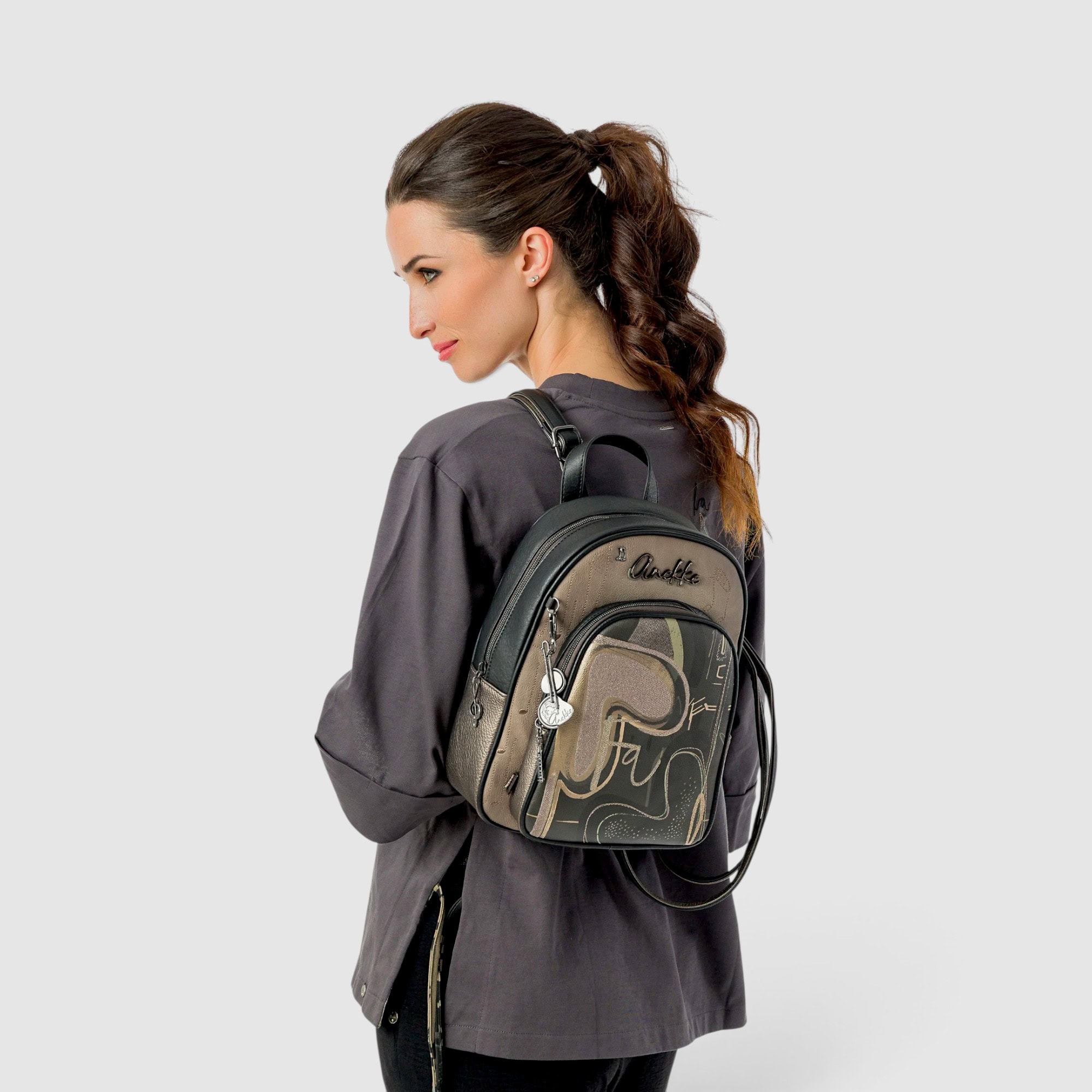 Rucsac damă Anekke Melody 43815-197 – model mediu cu buzunare, 25 × 30 × 13 cm