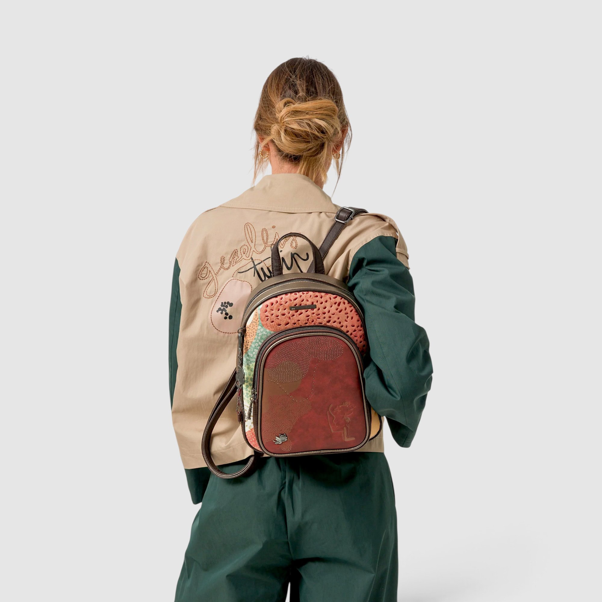 Rucsac damă Anekke Odyssey 43835-197 – model mediu cu buzunare, 25 × 32 × 14 cm