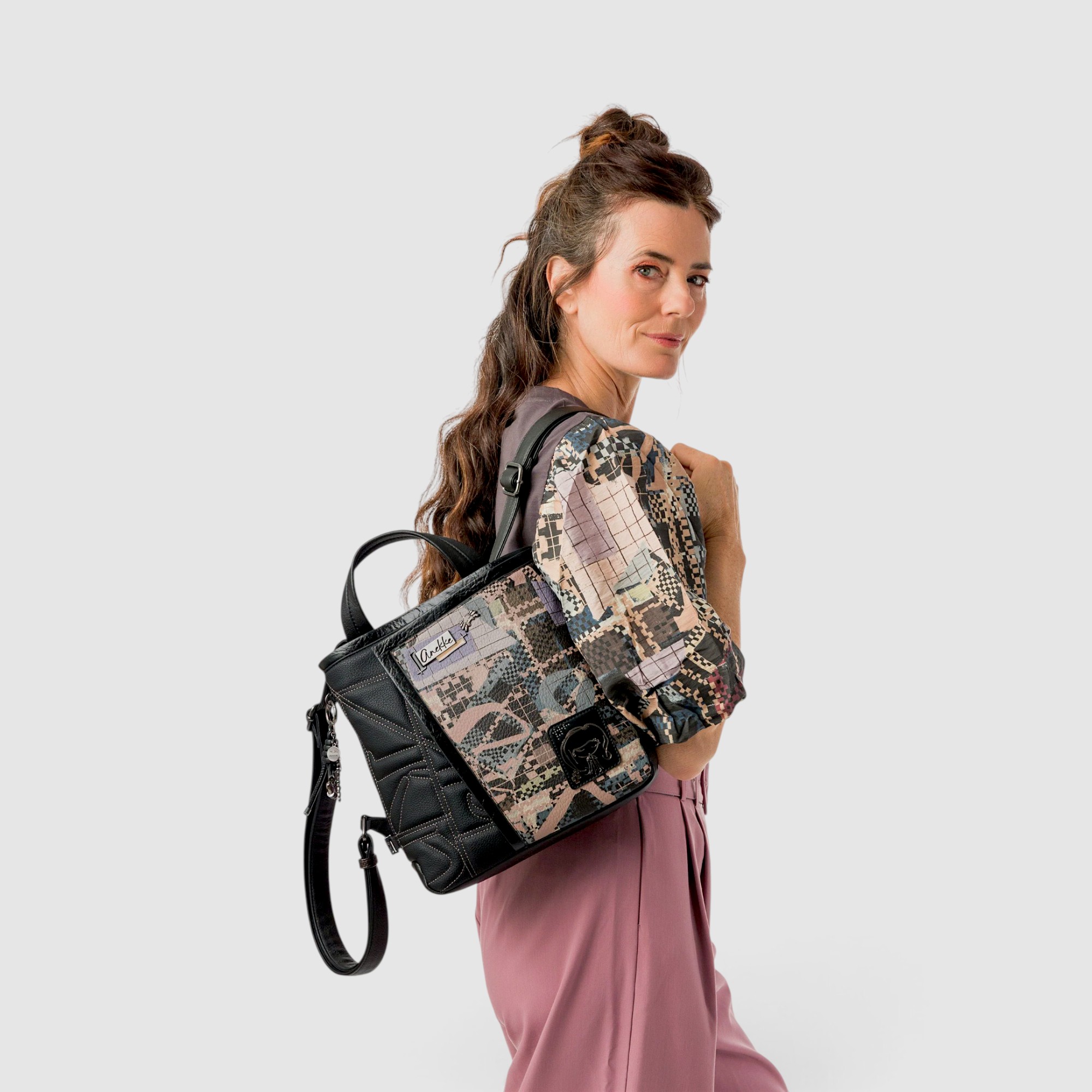 Rucsac damă Anekke Orchestra Iron 43755-058 – model pătrat, 30 × 29 × 12 cm (8) Rucsac damă Anekke Orchestra Iron 43755-058 – model pătrat, 30 × 29 × 12 cm
