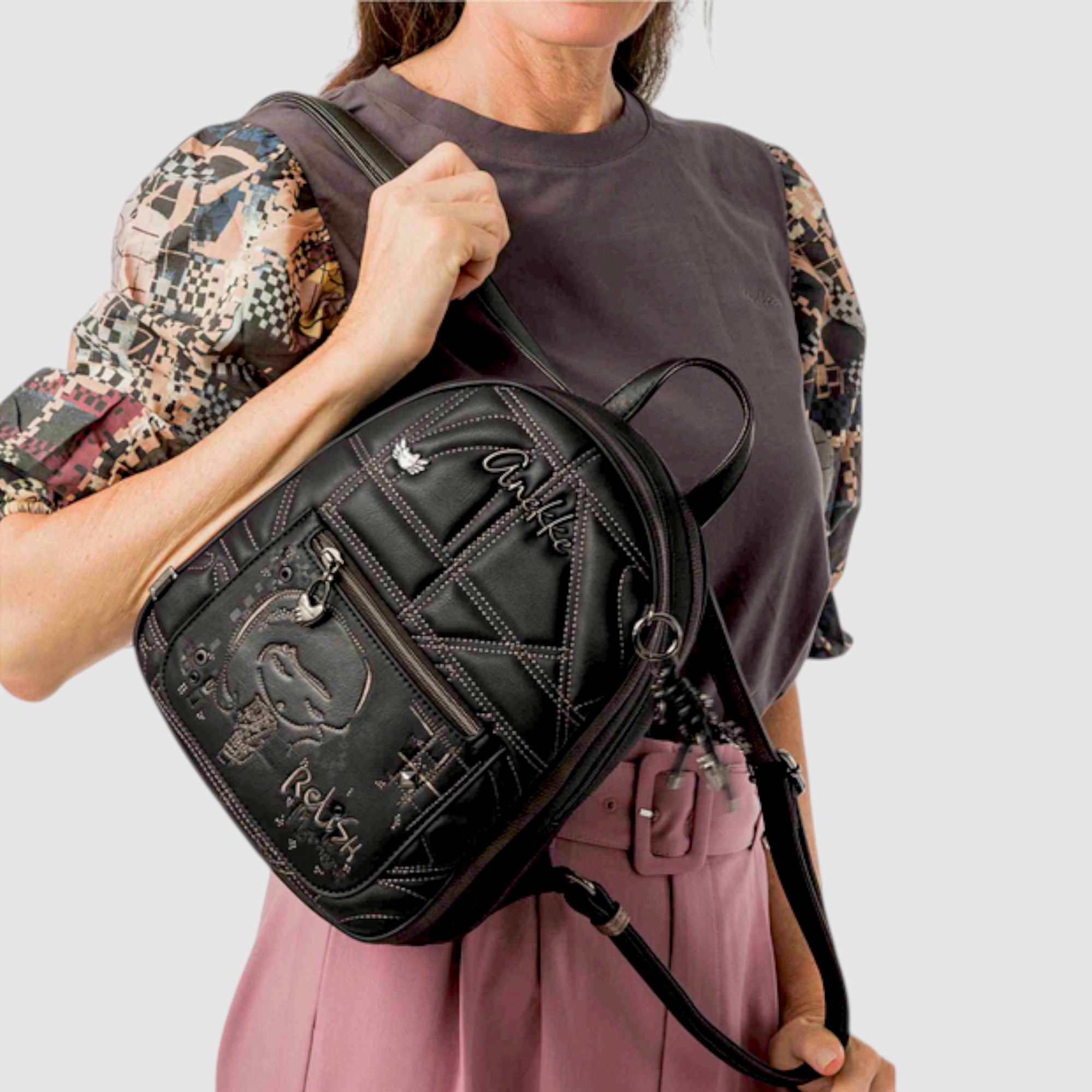 Rucsac damă Anekke Orchestra Iron 43755-252 – model casual mediu, 24 × 30 × 10 cm (2) Rucsac damă Anekke Orchestra Iron 43755-252 – model casual mediu, 24 × 30 × 10 cm