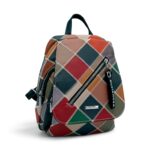 Rucsac damă verde cu model patchwork și fermoar decorativ.