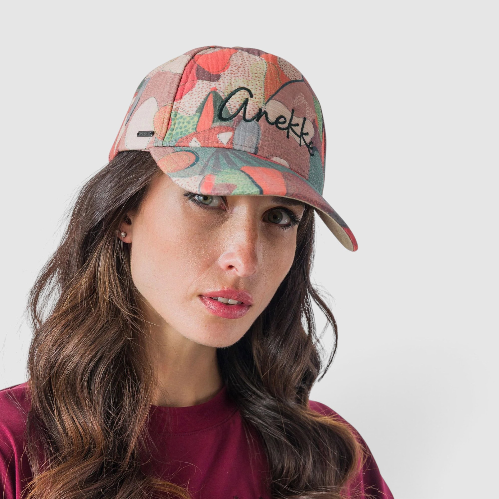 Șapcă damă Anekke 43481-051 – imprimeu multicolor, logo brodat