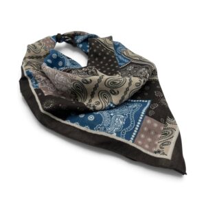 Batic damă ESF5-5 cu motive Paisley albastre și bordură neagră, aranjat decorativ.