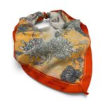 Batic damă ESF5-9 portocaliu și crem cu imprimeu floral, aranjat decorativ.