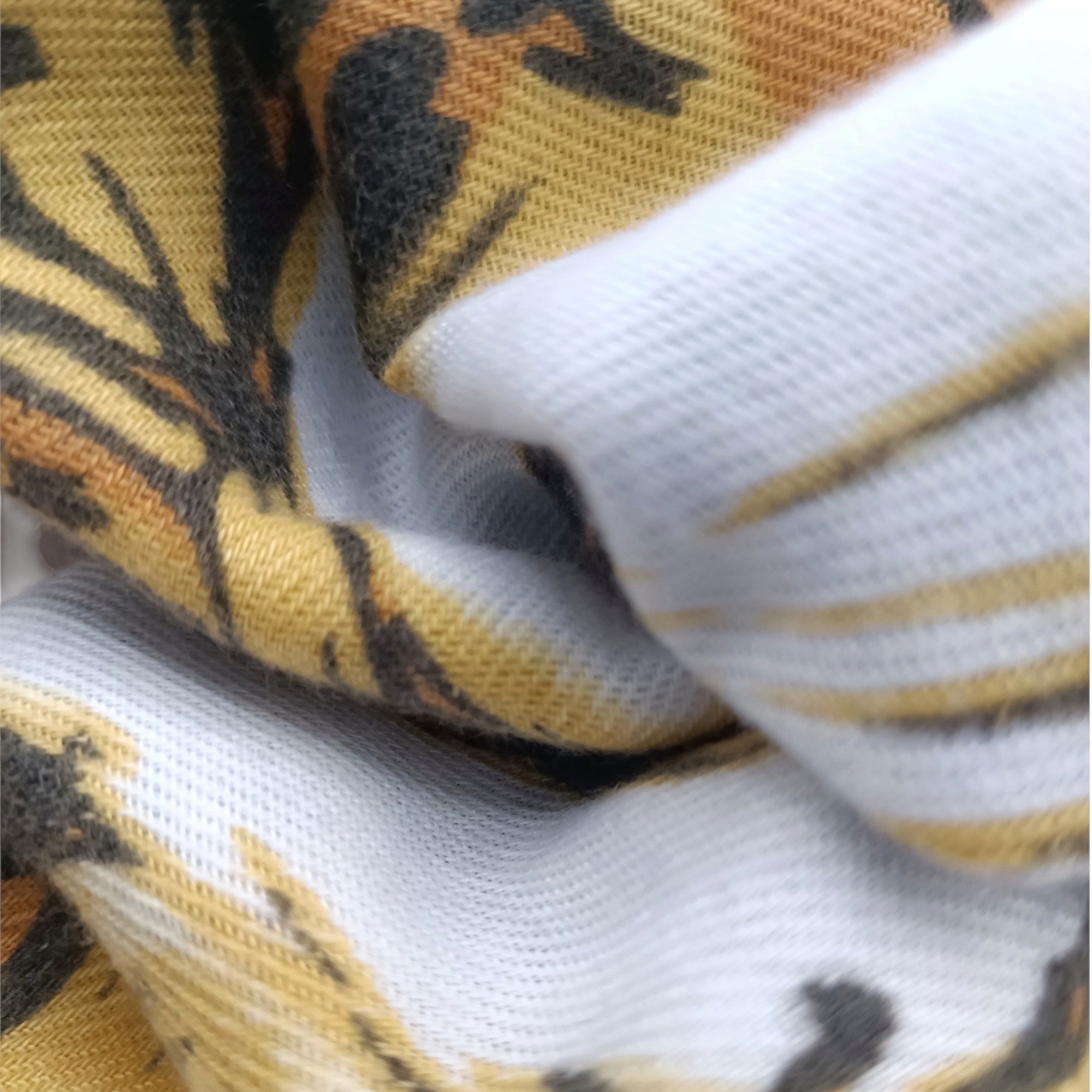 Eșarfă Damă Mirelle MR16I-3, Pashmina, Bleumarin cu Imprimeu Floral Bej-Auriu și Roz Pudrat, 180×68 cm - imagine 3