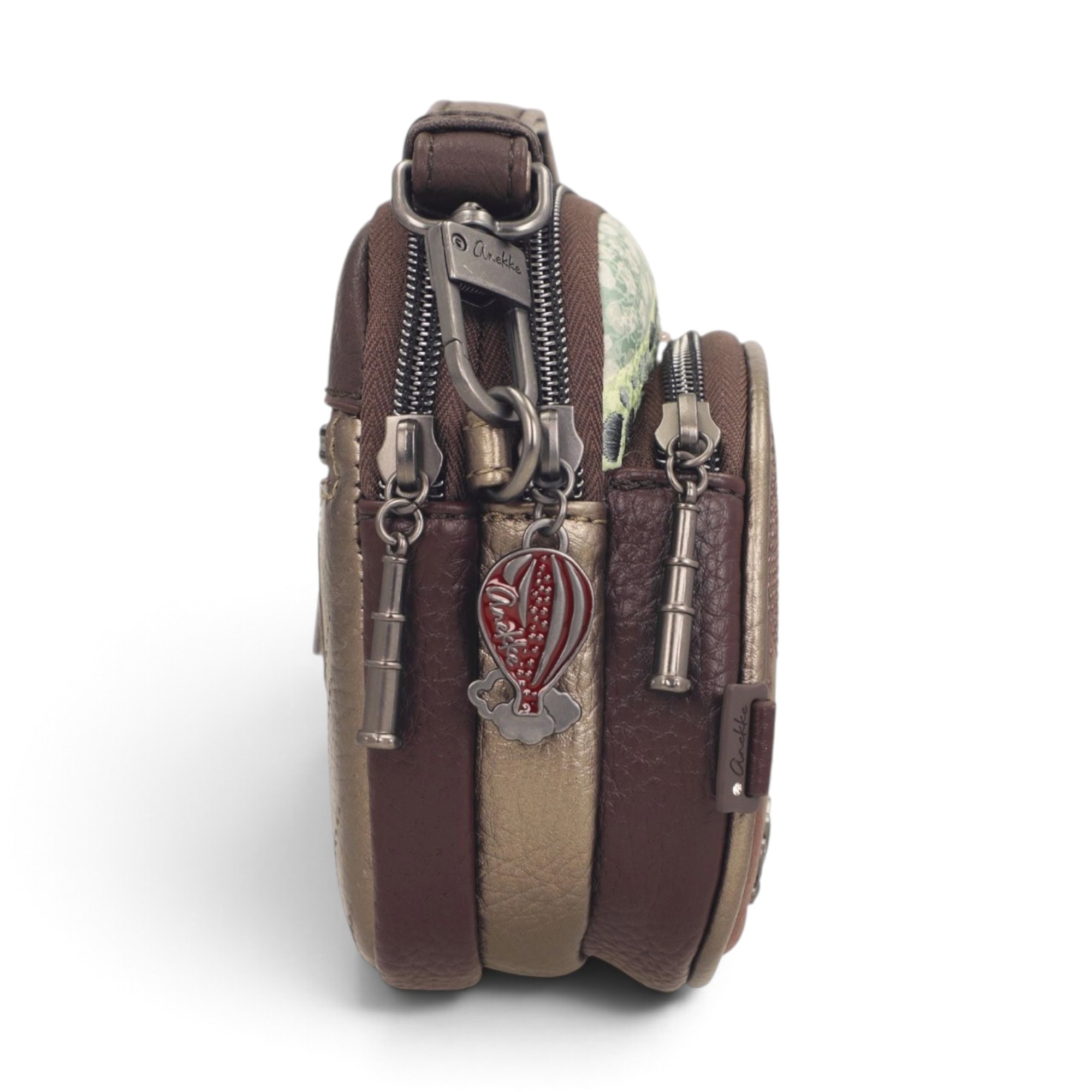 Geantă damă Anekke Odyssey 43833-445 – crossbody mic, 3 compartimente, multicolor, 20 × 15 × 6 cm Geantă damă Anekke Odyssey 43833-445 – lateral cu breloc