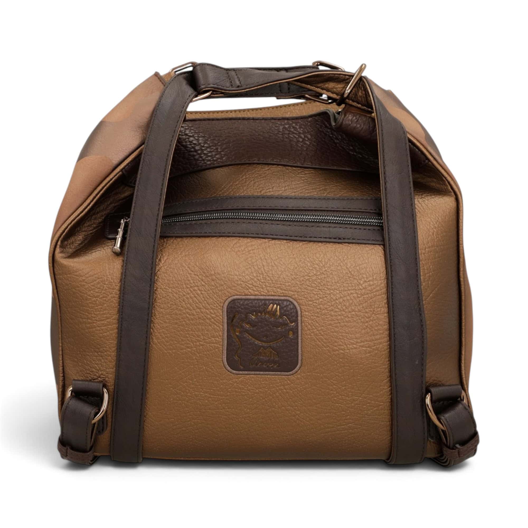 Geantă damă Anekke Voyage 43825-072 – convertibilă în rucsac, maro caramel, 32 × 31 × 11 cm Geantă damă Anekke Voyage 43825-072 – spate în modul rucsac, cu bretele