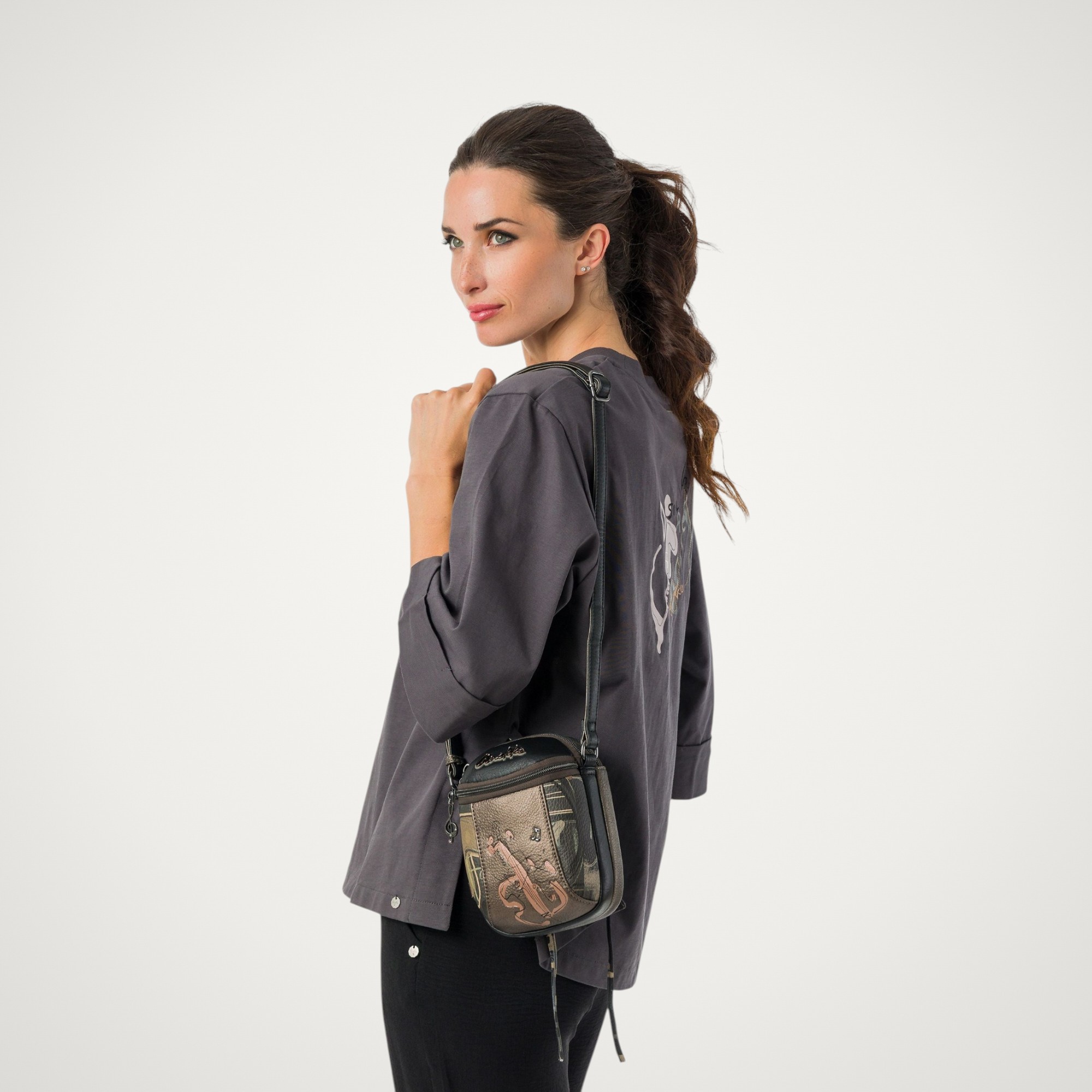 Geantă mini crossbody damă Anekke Melody 43813-903 – ovală, buzunare față și spate, 15 × 20 × 7 cm