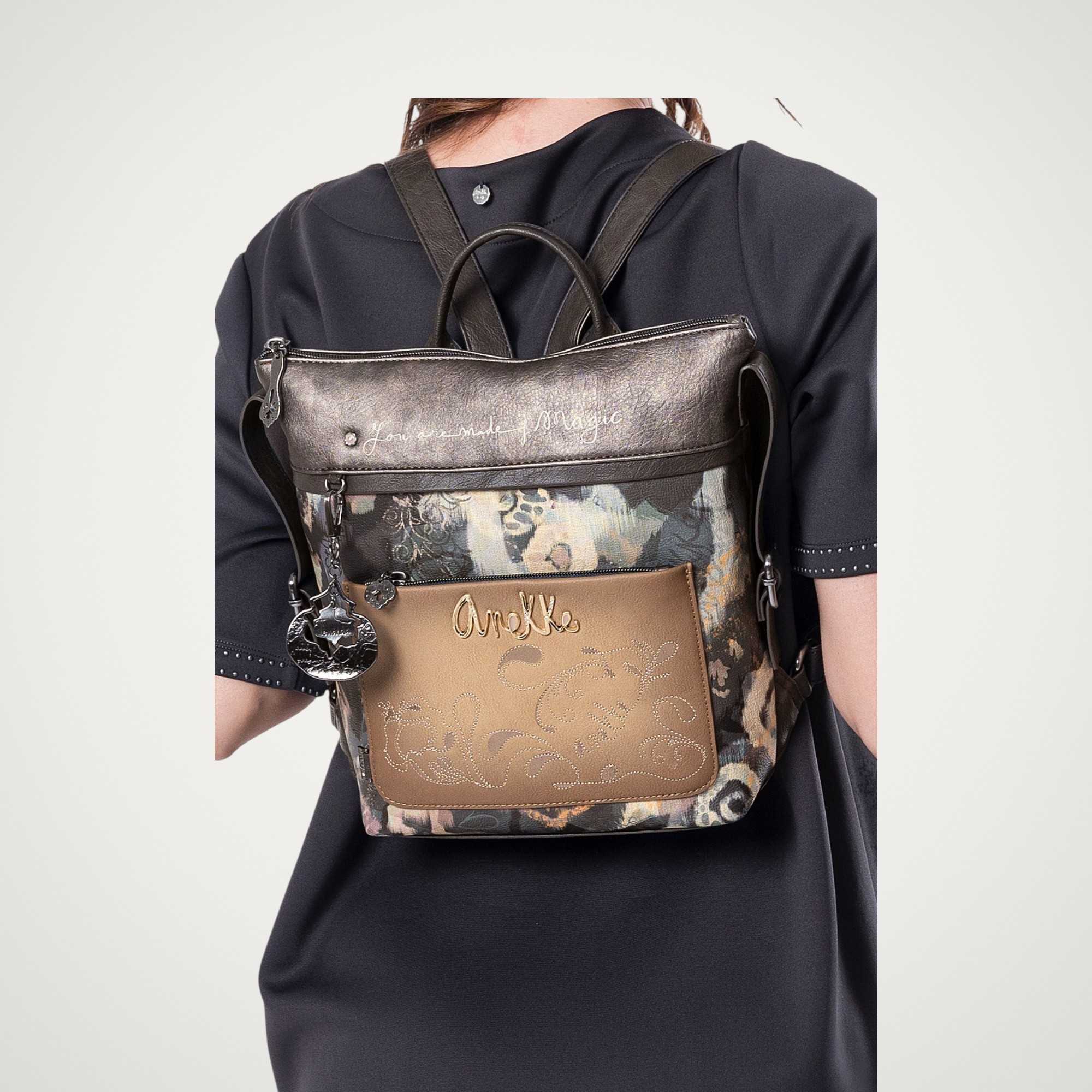 Rucsac damă Anekke Manifesto 41715-237 – mediu, buzunar frontal, 22 × 26 × 9 cm Rucsac damă Anekke Manifesto 41715-237 – mediu, buzunar frontal, 22 × 26 × 9 cm